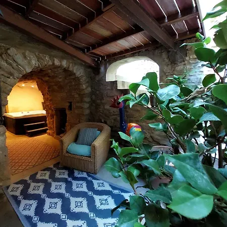 Uzes Cote Village - D'hotes *